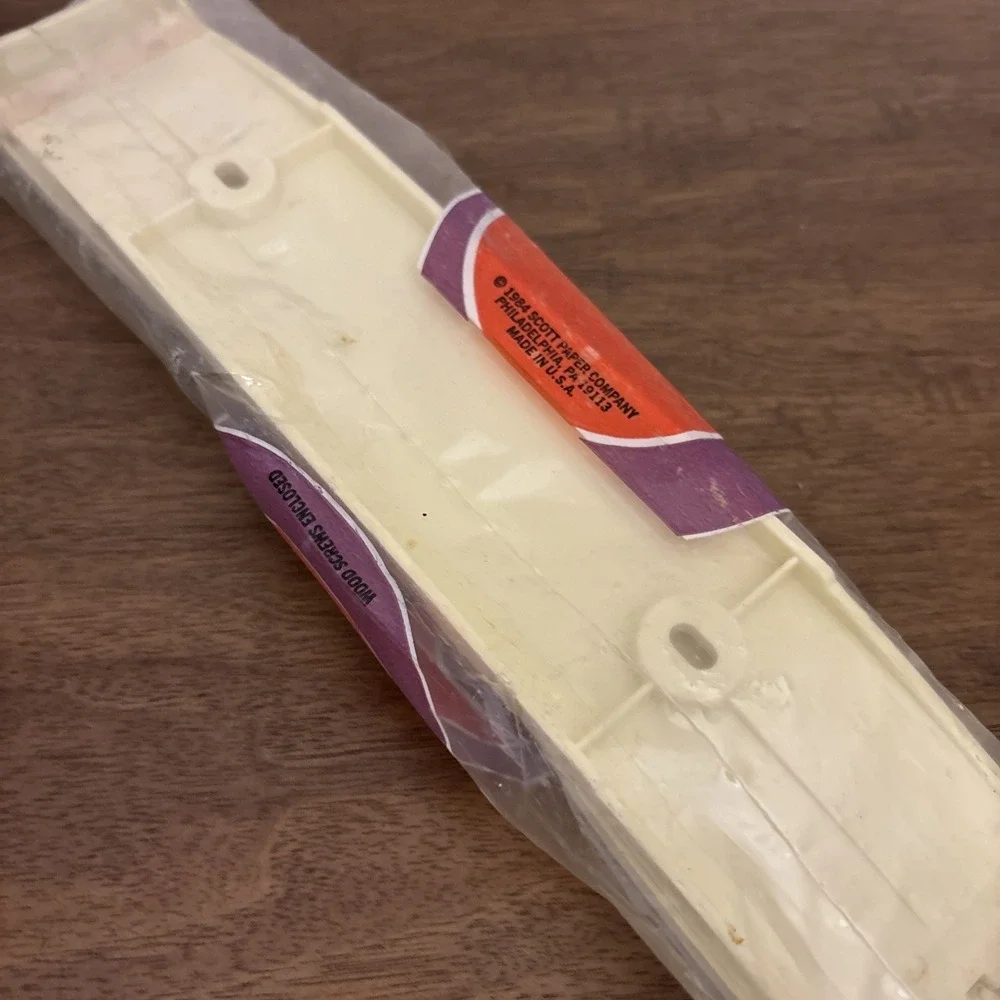 VINTAGE 1984 SCOTT TOWELS PAPER TOWEL HOLDER NEW SEALED BEIGE OFF WHITE NIP NOS